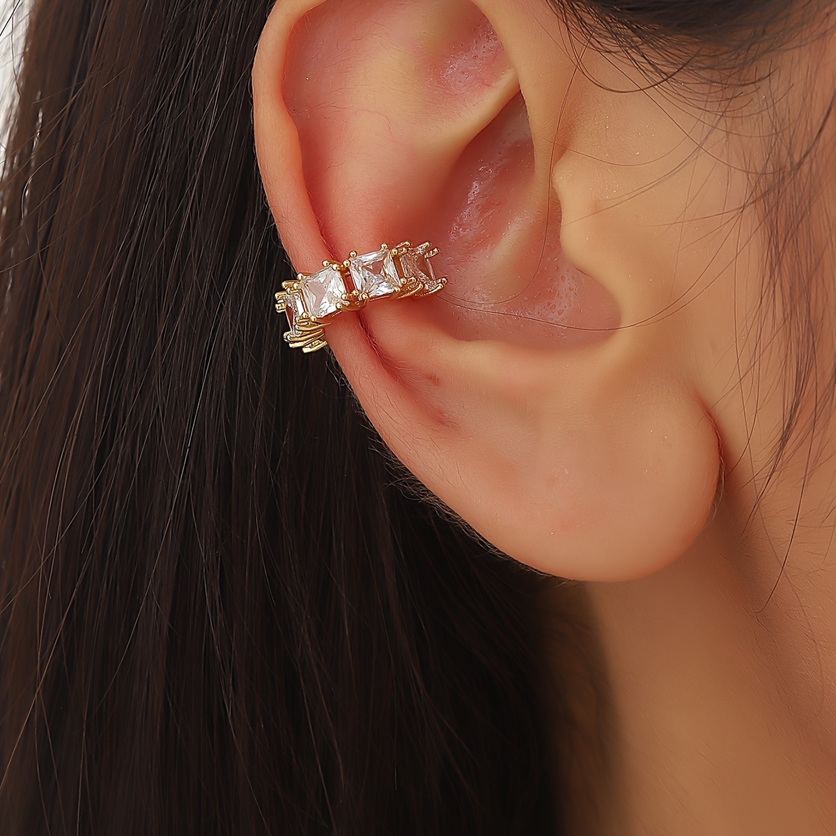 E-shop Elegante Ohrklemme aus 14K vergoldetem Kupfer und Zirkonia, schlichtes Design, nicht durchstochene Titannadel, vielseitig für den und Partys -