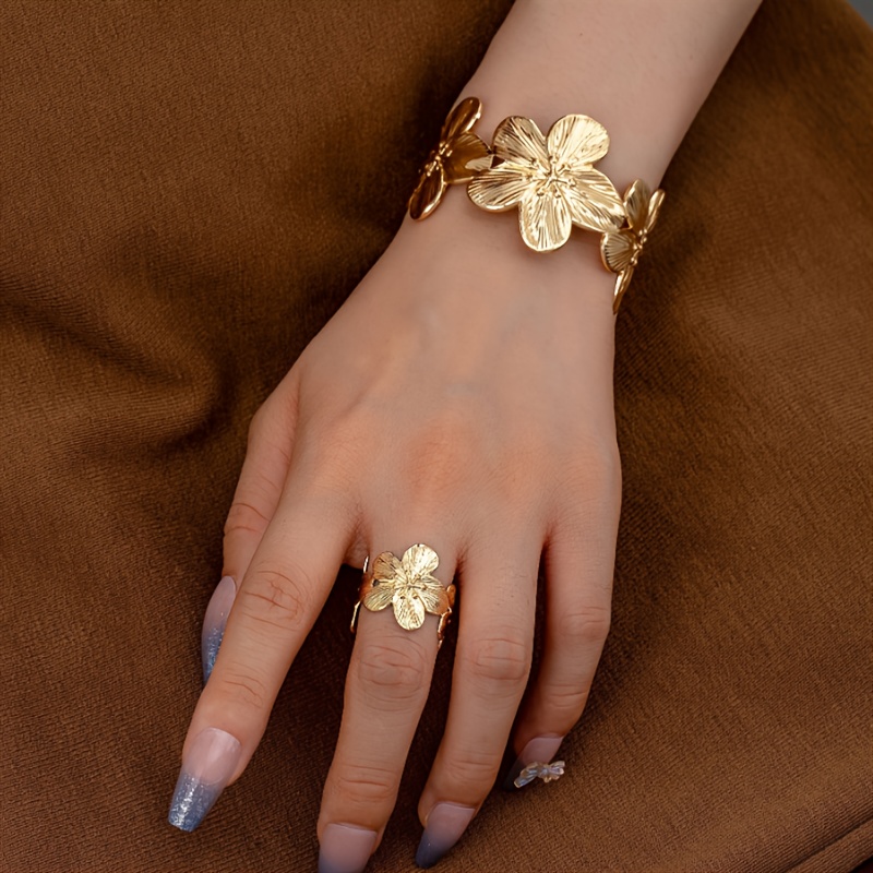 Image of 2pcs Cross-border European And American Popular Flower Bracelet Ring Set, Ocean Exaggerated Temperament Fashion For Daily Gatherings