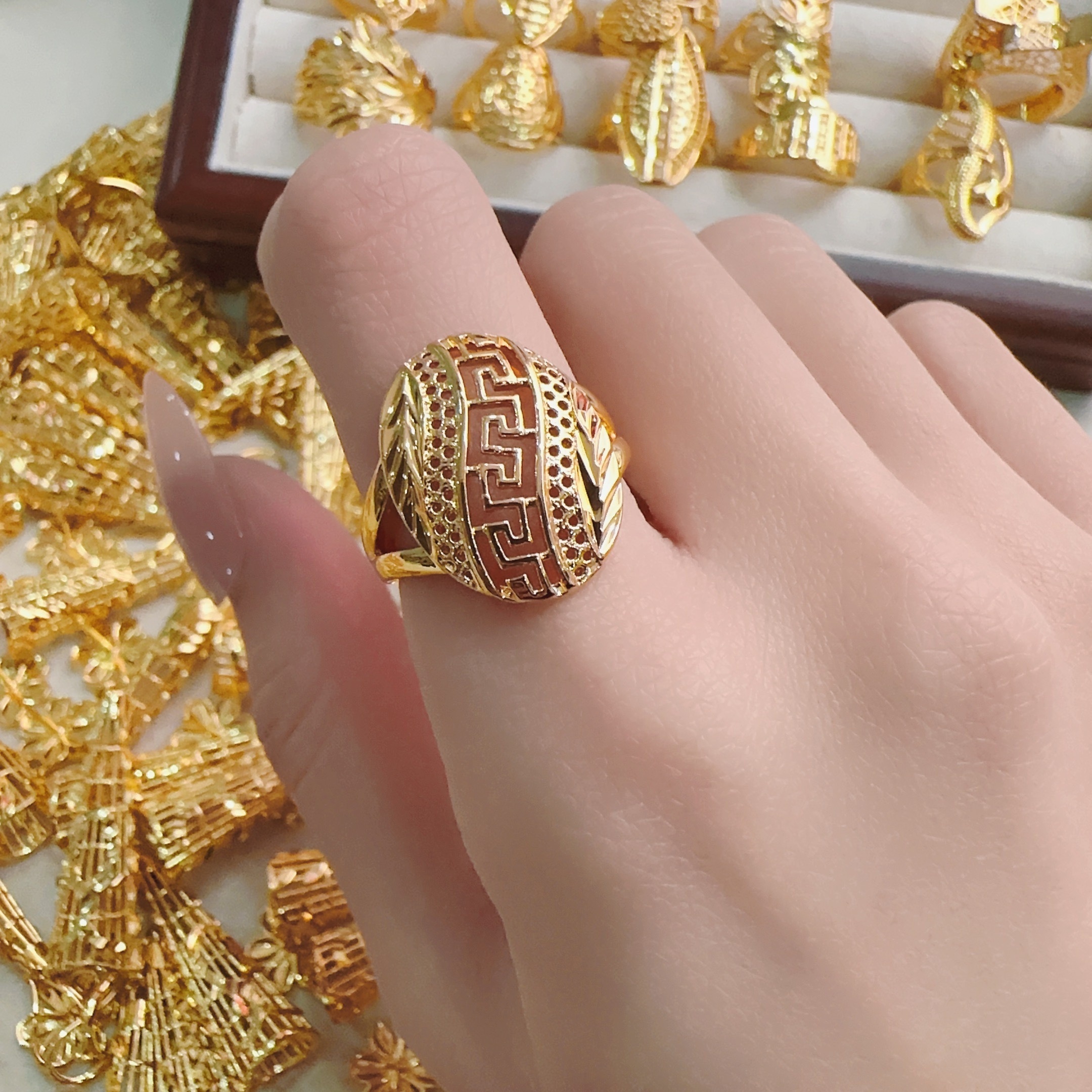 

Classic & Simply Style, Golden Hollow Texture Pattern Ring, Fashion Delicate Accessory For Party & Wedding, Perfect & Lover