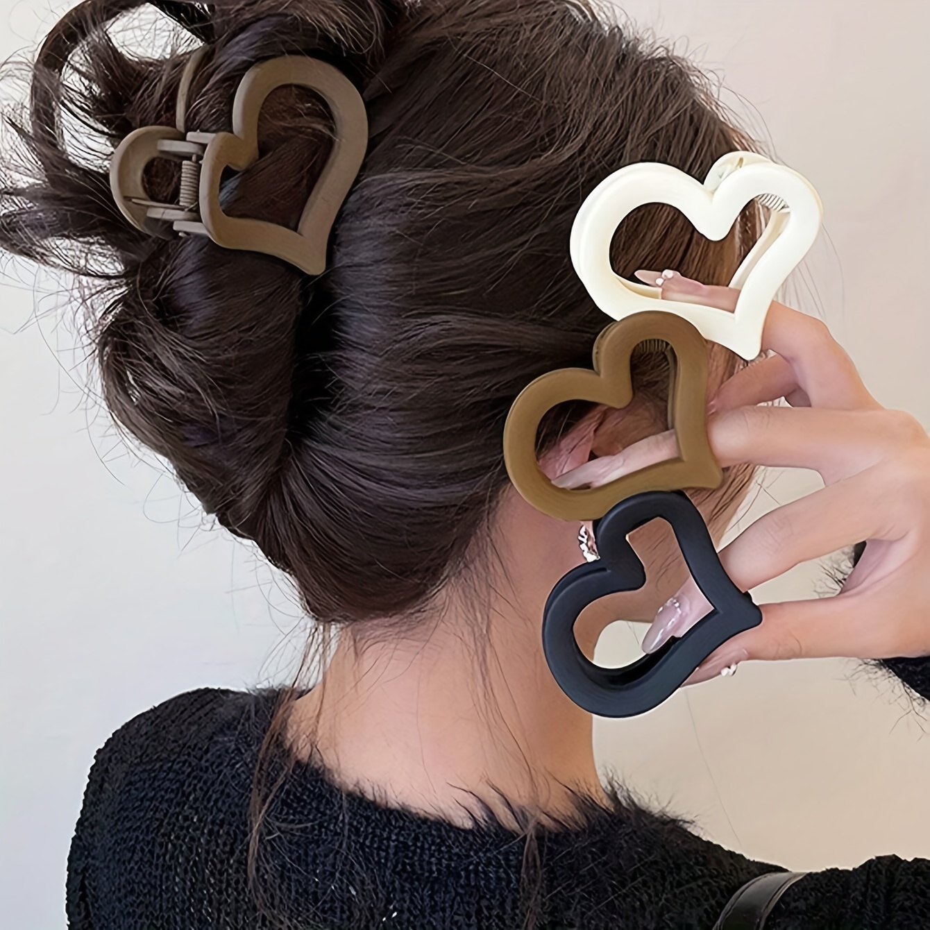 

4-piece Heart-shaped Hair Claw Clips Set - Cute Minimalist Style Plastic Hair Accessories With For Women, Solid Color Medium-sized Hair Clamps For Elegant Updos