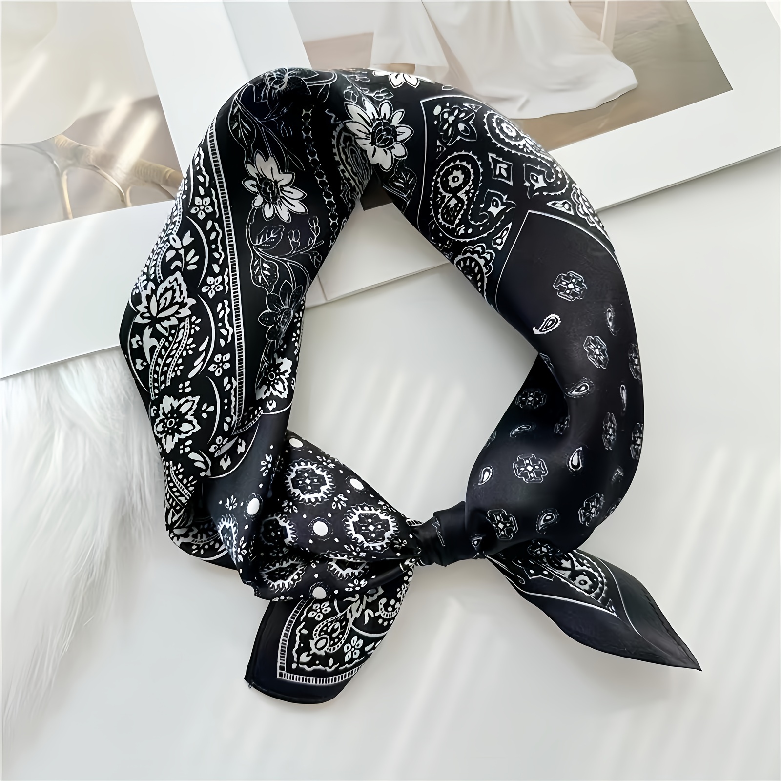 

carrée vintage à imprimé - 100 % satin de polyester, bandana décoratif tendance - Coupe-vent et anti-soleil, artisanale, plumes, inélastique, accessoire décontracté pour le