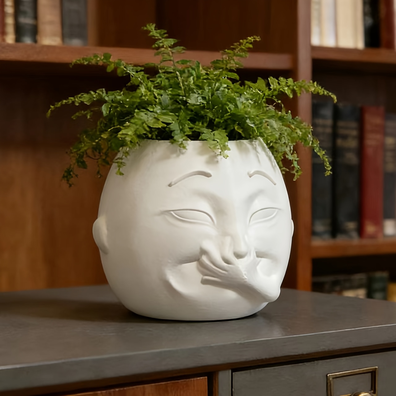 TEMU Vaso di fiori a forma divertente tramite stampa 3D, con un bambino che si tira il naso, caratterizzata da espressive caratteristiche facciali.