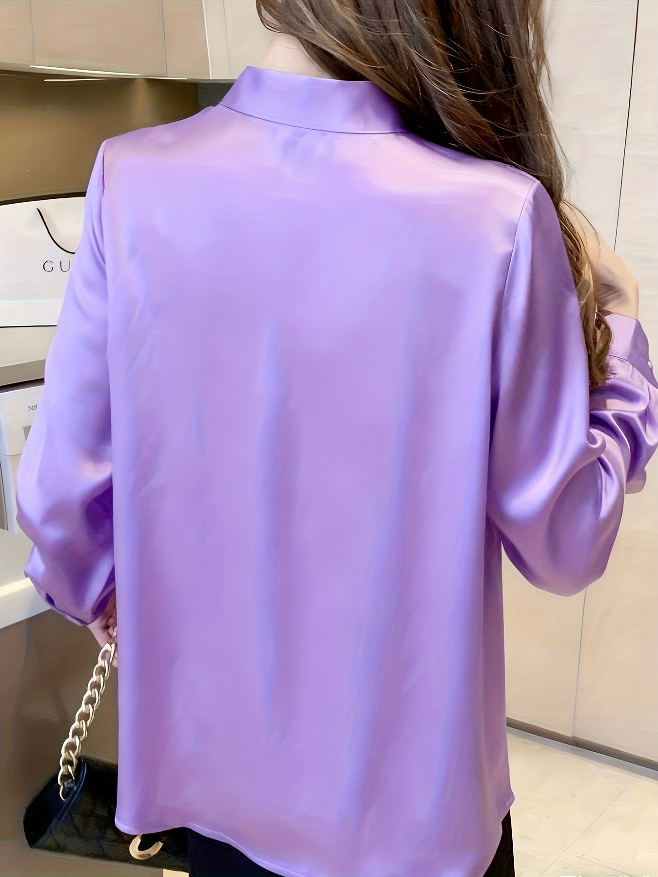 Elegante Blusa de Satén Inspirada en el Medio Oriente para Mujer - Camisa de Manga Larga con Cuello en V y Detalle de Lazo en Color Burdeos Sólido, Lavable a Máquina y Ajuste Sastre para Uso en Todas las Estaciones, Atuendo Formal, Acabado Elegante