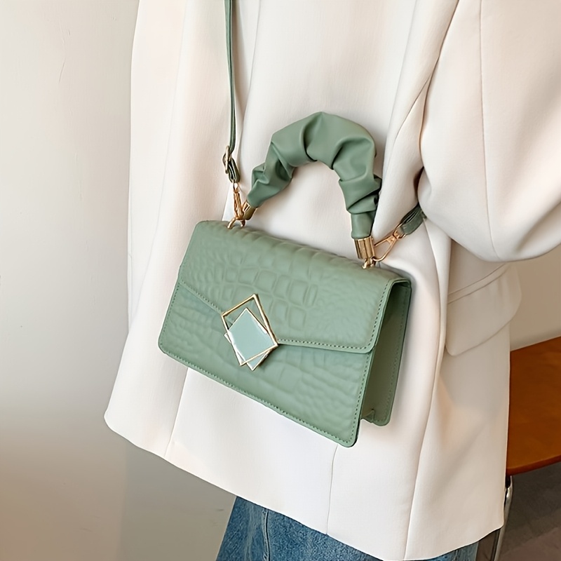 Bandolera Acolchada para Mujer con Correa de Cadena Dorada y Cierre de Broche - Bolso Urbano Chic Mediano, Forro de Poliéster, Disponible en /Verde Oscuro/Beige/Blanco - Versátil para Uso Casual y Profesional, Diseño Elegante, Textura Acolchada