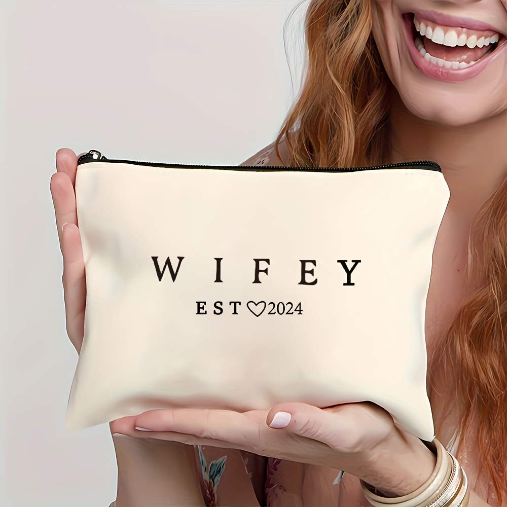 

Cotton "wifey" Letter Print Makeup Bag, Casual Hand Wash Toiletry Pouch With Zipper Closure, Lightweight Cosmetic Travel Bag, Multifunctional Stationery Organizer, Teacher Gift, Pack Of 1