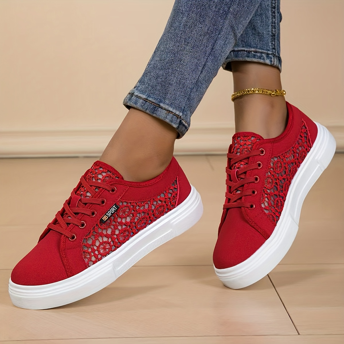 E-shop Neue Sommer Damenmode atmungsaktive durchbrochene Mesh Sport- Freizeit- Skate-Schuhe, elegante vielseitige weiße Sneaker, Damenschuhe