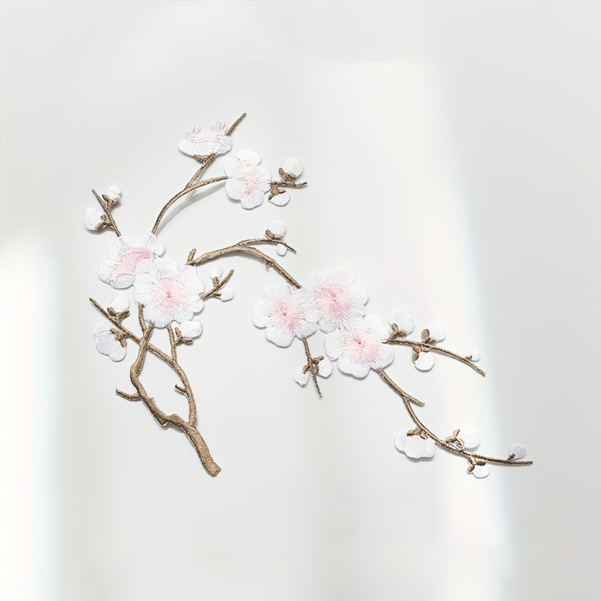 E-shop 1 Stück Pflaumenblüten-Stickerei-Aufnäher - Winterjasmin-Muster in Weiß, Rot, Rosa – Ideal für DIY-Projekte & Kleidungsaccessoires