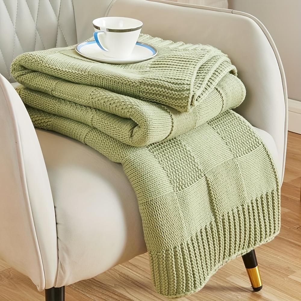 Nordic Blanket - Cozy Grid Soft Warm All-Season Couch Bedspread Suitable for Office, Camping & Sofa - Multi-Use Washable Bed Cover