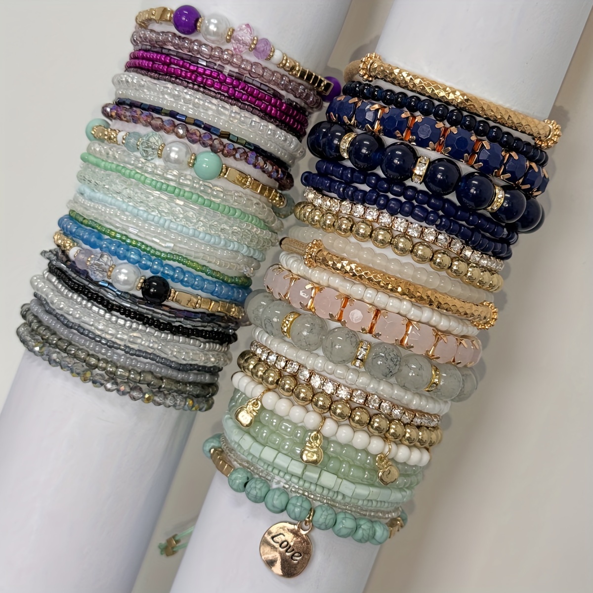 

Ensemble de bracelets perlés de style bohème pour femmes, 53 bracelets empilables faits à la main avec pompons, élégant ensemble de bracelets extensibles en perles, couleurs et textures mélangées