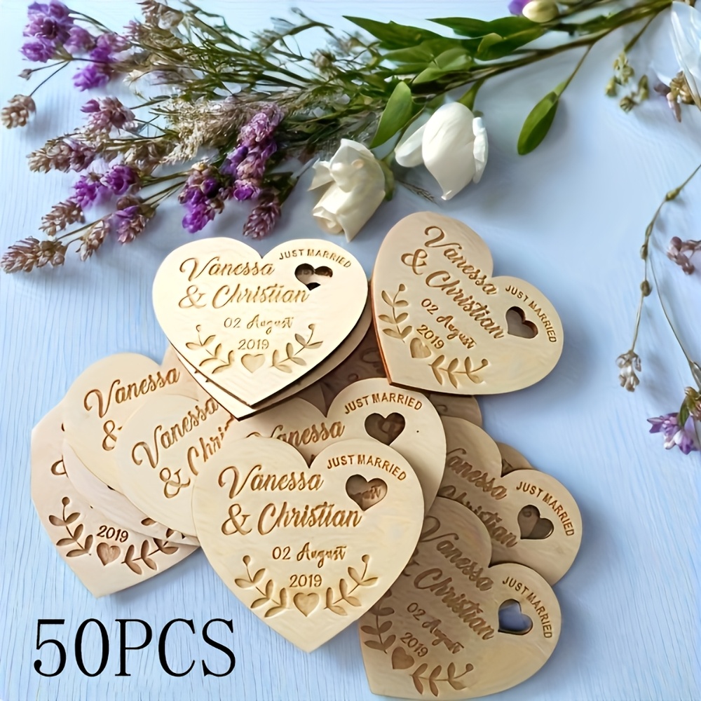 TEMU Lot de 50 étiquettes en bois de cœur avec nom personnalisé et date de mariage, cartes nominatives personnalisées découpées au laser, étiquettes