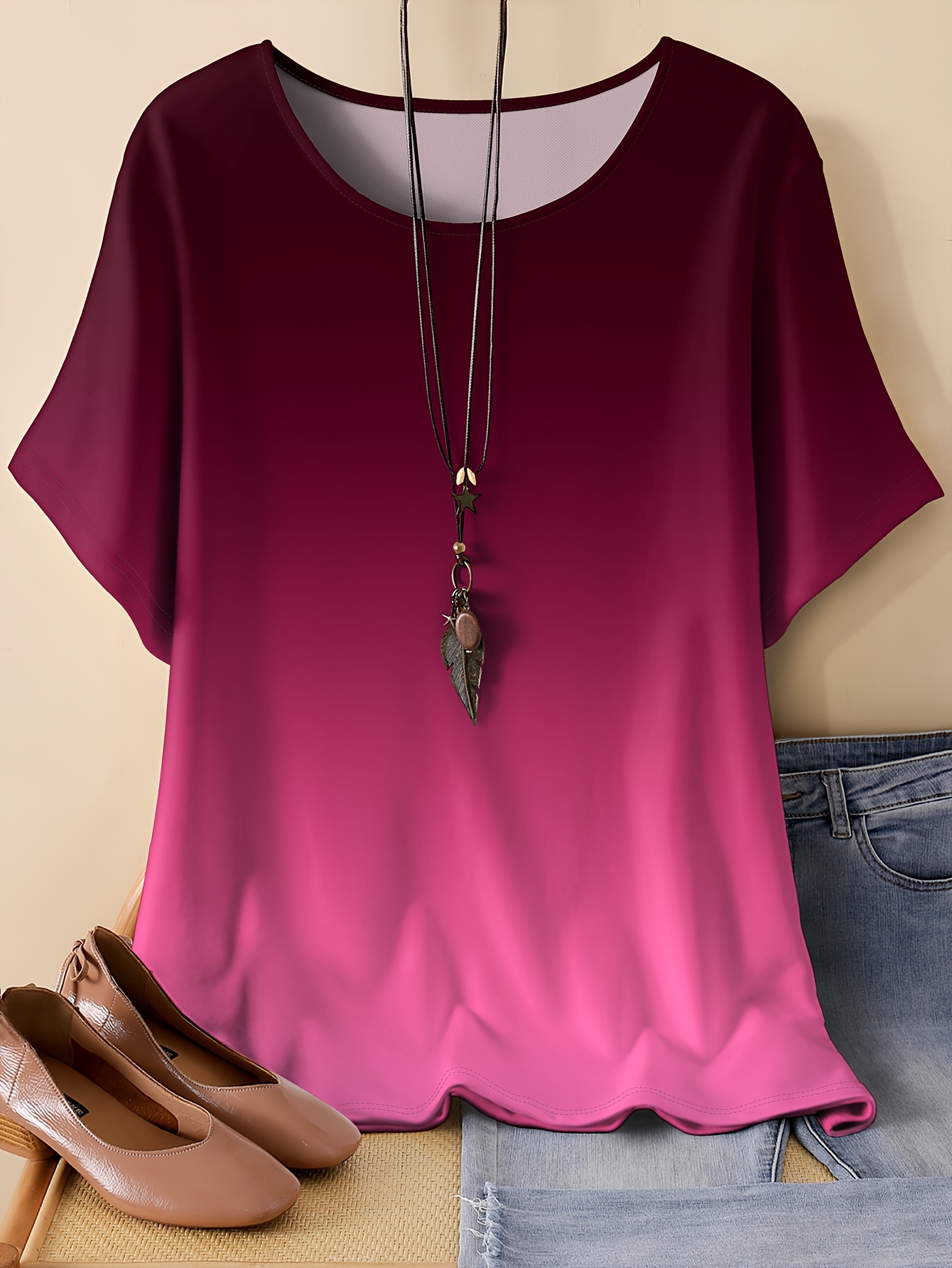 Plus Size, Oriented Plus Size Minimalist Two-Tone Print T-Shirt Spring/Summer Casual Round Neck Short Sleeve Top for Women, No Accessories Included