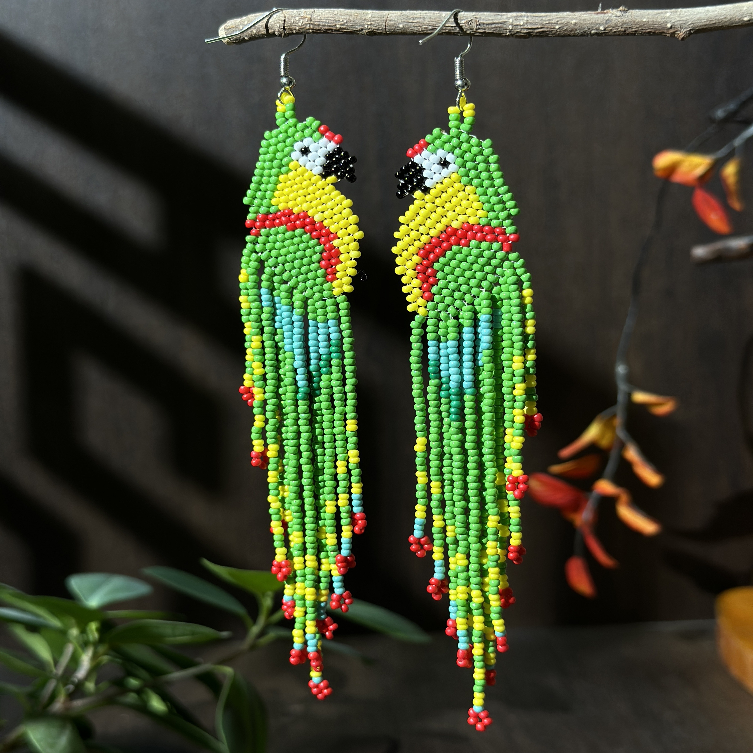 E-shop Böhmische Stil Goldstahl Papagei Glasperlen Quasten Ohrringe, Handgewebter Tier-Schmuck für Weihnachts- Valentinstagsgeschenke
