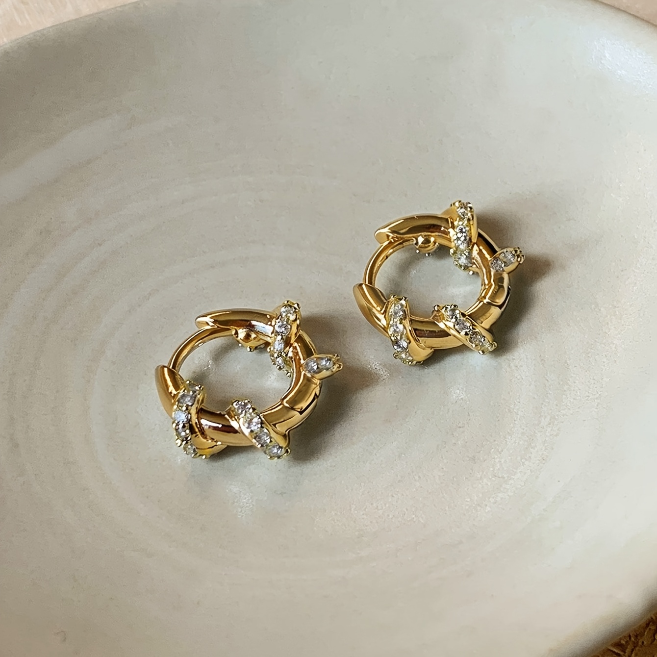 TEMU 1 Paire de Boucles d'Oreilles Minimalistes Tendance, Exquises, , Géométriques, Circulaires, Incrustées de , Polyvalentes et Pratiques , Adaptées