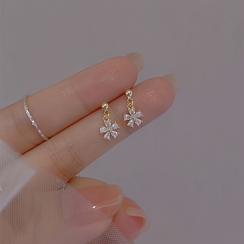 TEMU Beads Flashing Flower Earrings Ladies Elegant Niche Design Earrings Suitable For Daily Wear Party.