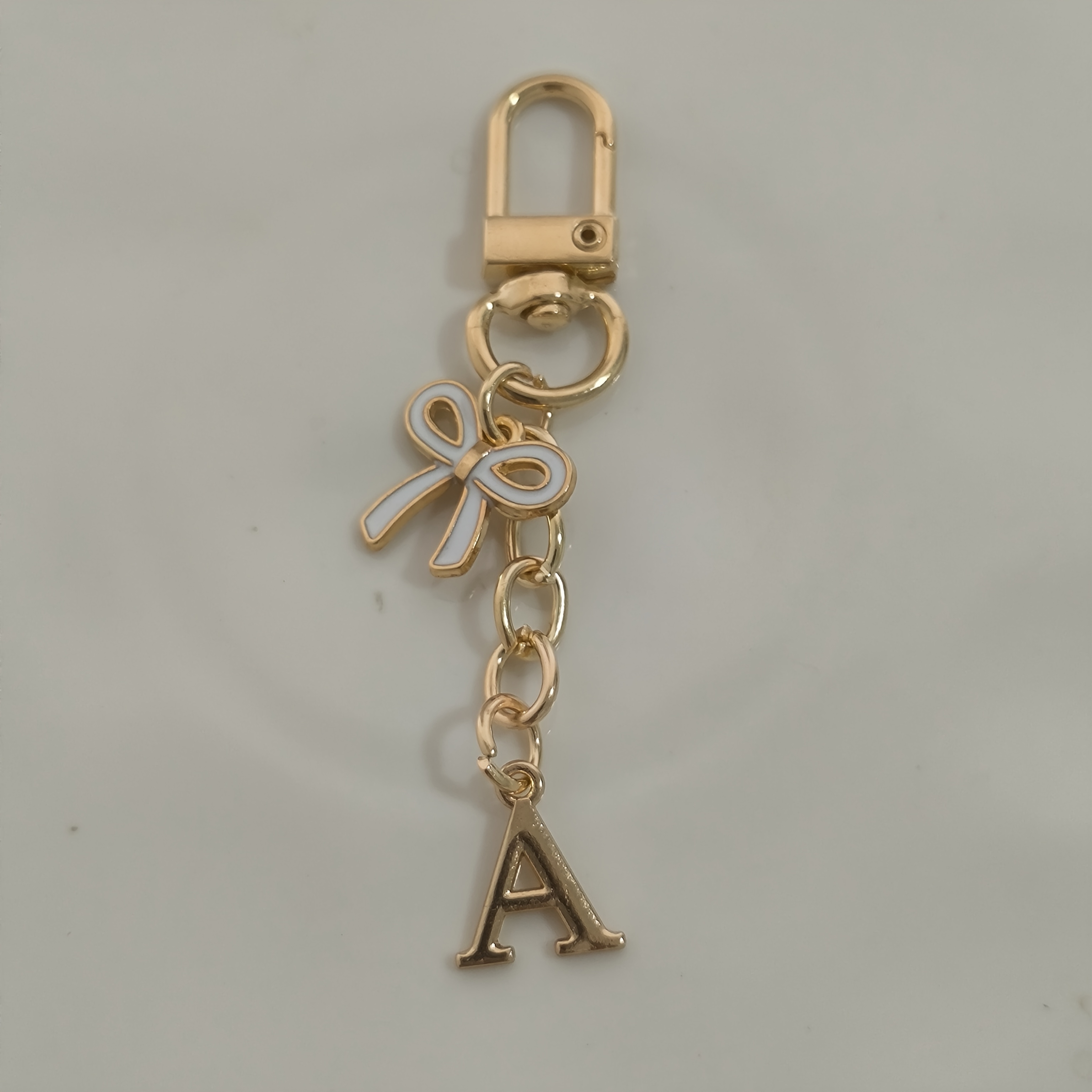 1pc White Delicate Bow Tie A- Z Letter Keychain Pendant Suitable For Bags Backpack Car Key Pendant Graduation Season Festivals Send Small Gifts To