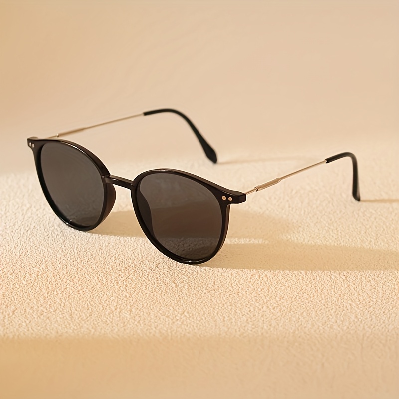 Fashion Millennial Style Ultra-Light Metal Round Frame Glasses, Unisex, Suitable for Daily Wear And Street Photography, a Must-Have Item for Summer