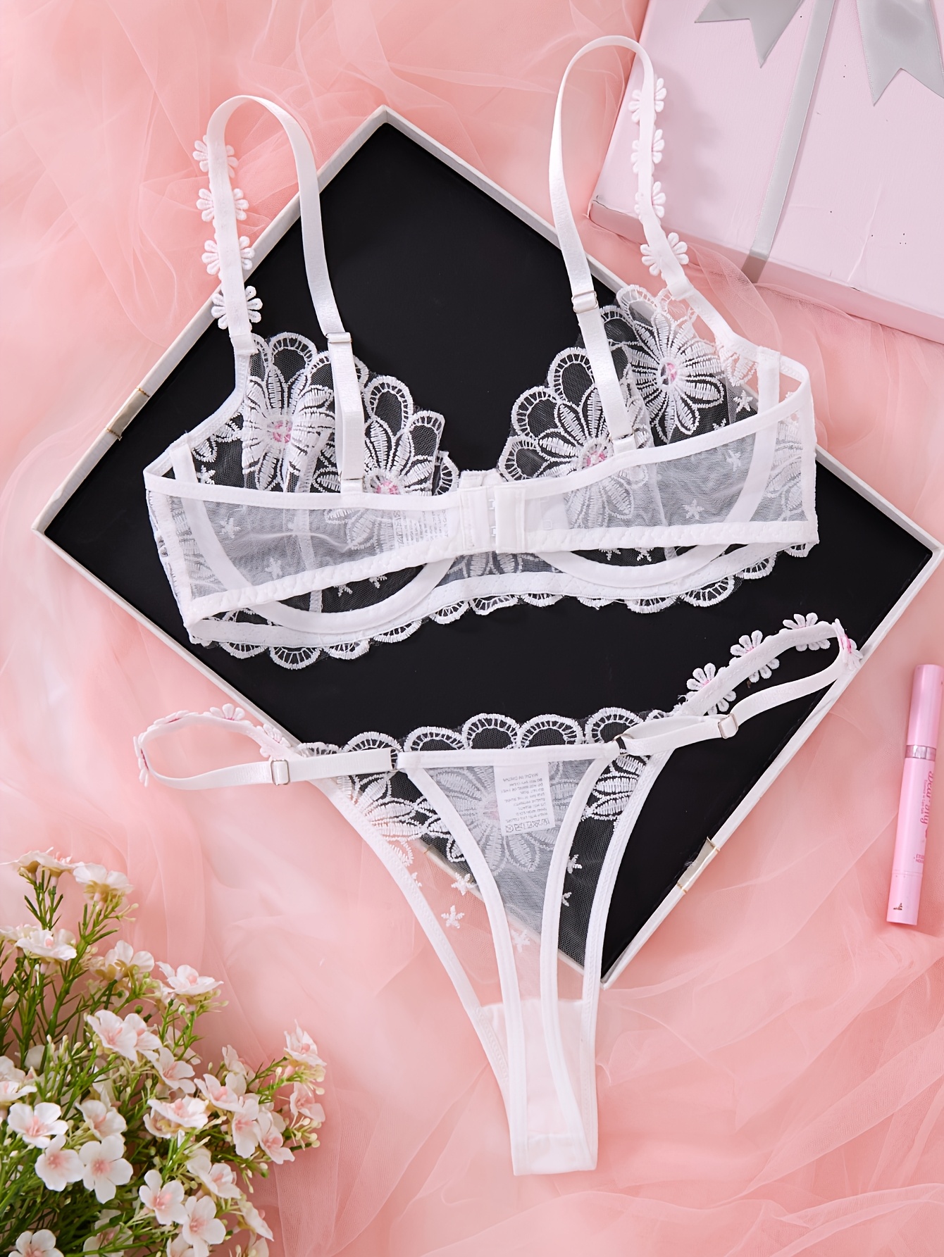 CHERISHLINGERIE Дамски комплект сутиен и бикини танга - 3 броя с бродирани слънчогледи, полупрозрачно мрежесто бельо с ниска талия, сутиен без подплънки, подходящ за ежедневно облекло, комплект бельо с бикини танга