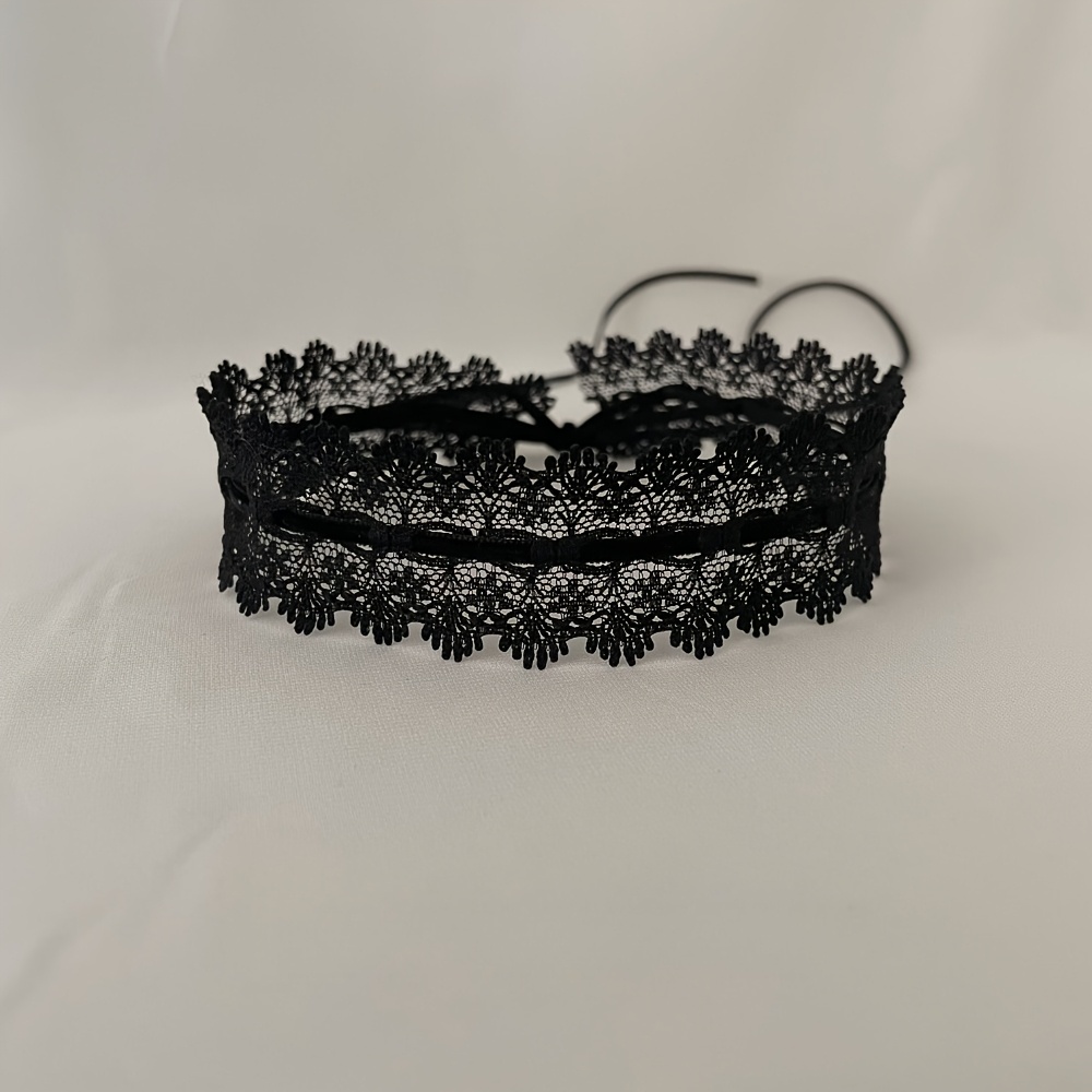Image of Lace Choker Strap Necklace, Elegant And Fashionable Necklace, And White Lace Design, Handmade, Highlighting Personal Charm And Temperament