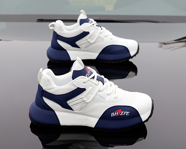 Tenis para correr para hombre con malla transpirable, ligeros y cómodos, suela de PVC antideslizante, diseño en azul marino y blanco, cierre de agujetas, ideales para uso casual y deportivo, zapatos para correr en verano, tenis modernos, suela de PVC duradera