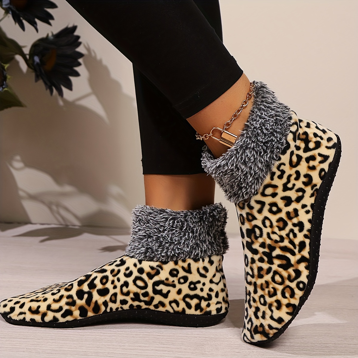 

Leopard Plush Floor Socks, Non-slip Thick Warm Pilates Ballet Dance Indoor Socks For Winter, Women's Stockings & Hosiery