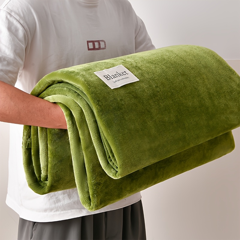TEMU 1pc Solid Color Flannel Blanket, Throw, Reversible Blanket, Soft And Warm Portable Blanket, Suitable For Sofa, Desk, Bed, Camping, Travel,