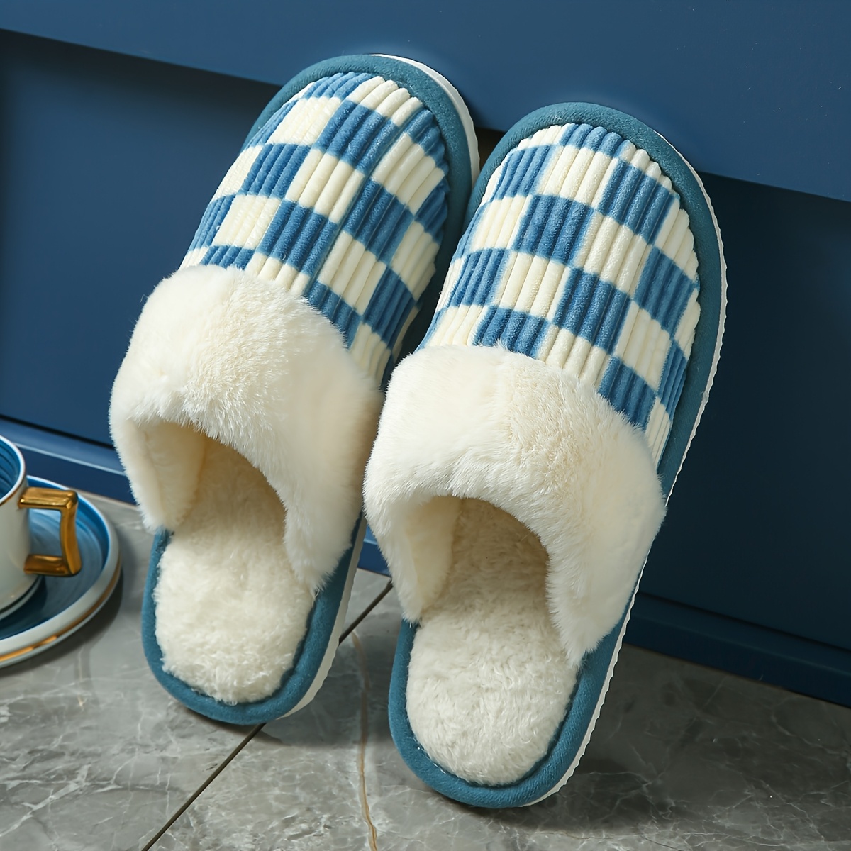 Image of Men's Soft Slippers For Autumn And Winter, Comfortable For The Floor In The Bedroom And Warm For Home Use