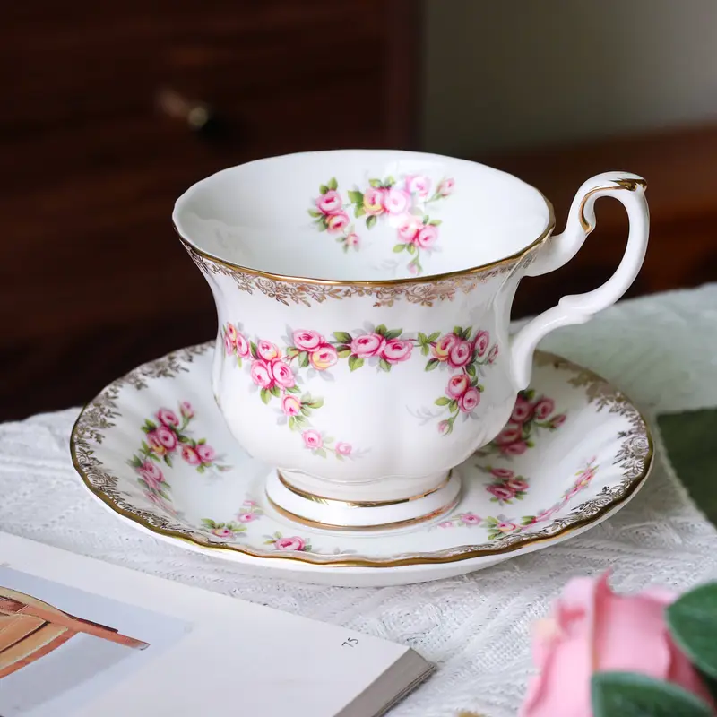 *. Elegante * Rosen Tee Tasse und Untertasse, Vintage Blumenmuster, 6Oz Premium Porzellan Kaffeetasse und Untertasse * für Teepartys, Kaffee * Ideales Halloween Geschenk, Weihnachtsgeschenk,