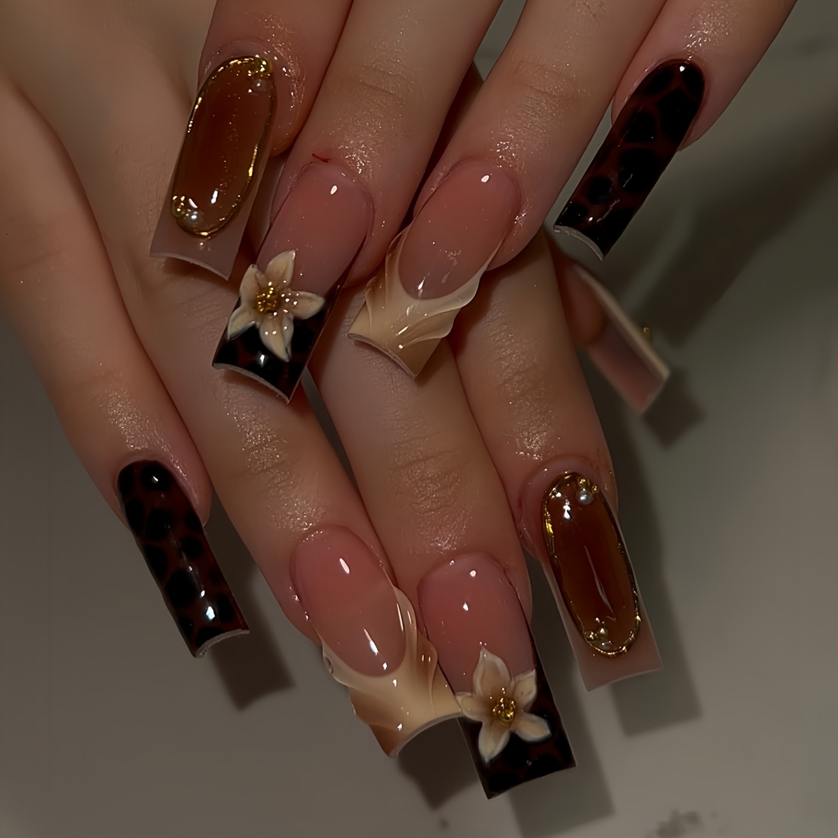 TEMU A Set Of -shaped Press-on False Nails In Vintage Style, Featuring An Elegant Brown Gradient, Delicate Flowers, Light Luxury Gilded Stripes, And