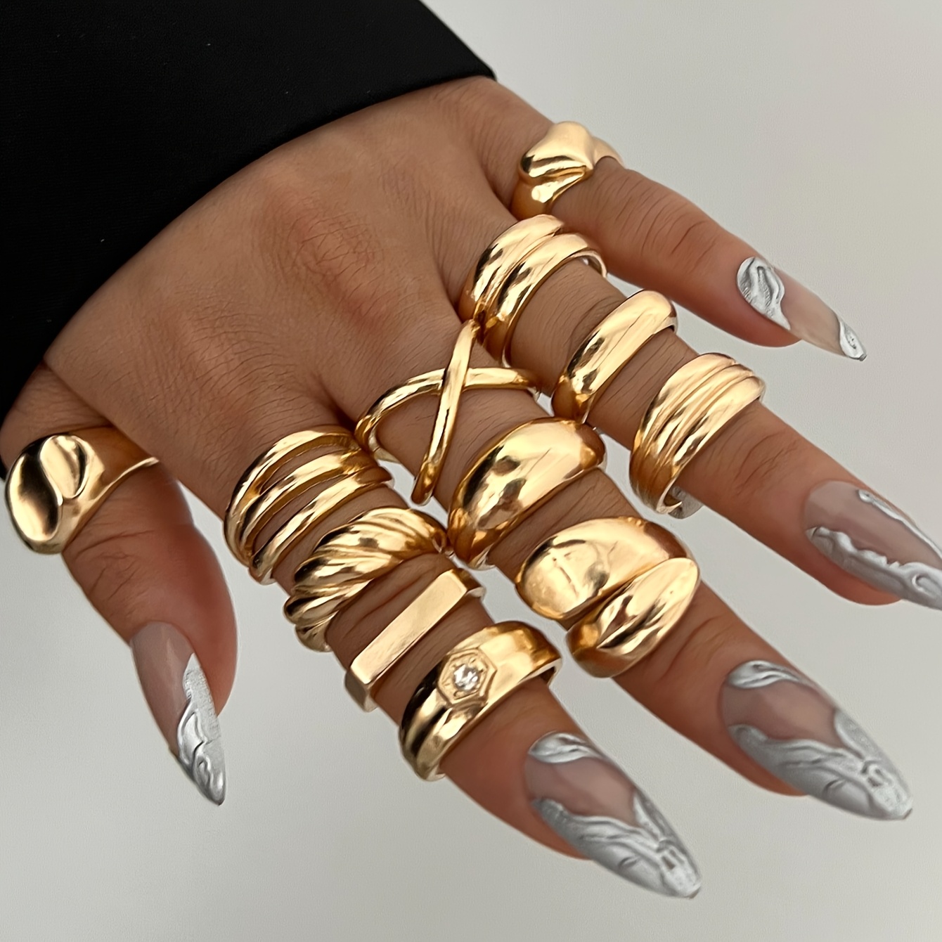 Image of 12pcs Fashionable Simple Elegant Exquisite Vintage Design Stacking Old Money Style Geometric Drop Texture Heart Chubby Exaggerated Wide Band Ring Set For Holiday Vacation Party Date Gift Daily Wear