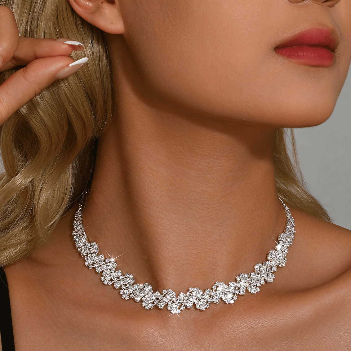 Ladies' Gorgeous Wavy Necklace, High-End Texture