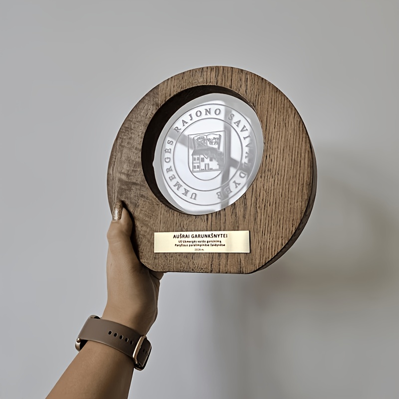 TEMU Médailles et trophées en bois gravés sur mesure, plats 2D - Récompenses rétro personnalisées adaptées aux anniversaires, à la des employés, aux