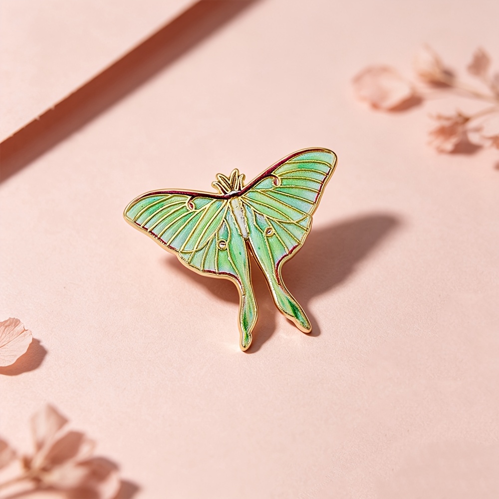 TEMU 1pc Solevdo Realistic Luna Moth Enamel Pin, Green Moth Badge, Suitable For Bags, Hats, Jackets, Fashion Accessory Gift