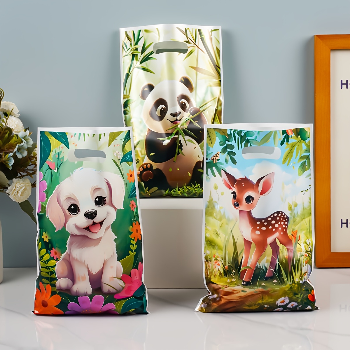 E-shop 50 Stück Geschenktüten aus Plastik mit Tiermotiven, Pandas, Welpen und Hirschen - Ausgestattet mit Lochgriffen, für Muttertag, Hochzeiten und