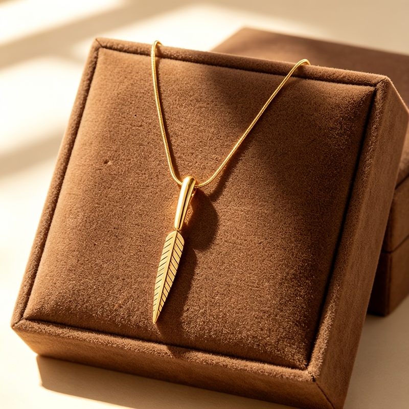 Women's Elegant Golden Leaf Shaped Pendant Necklace