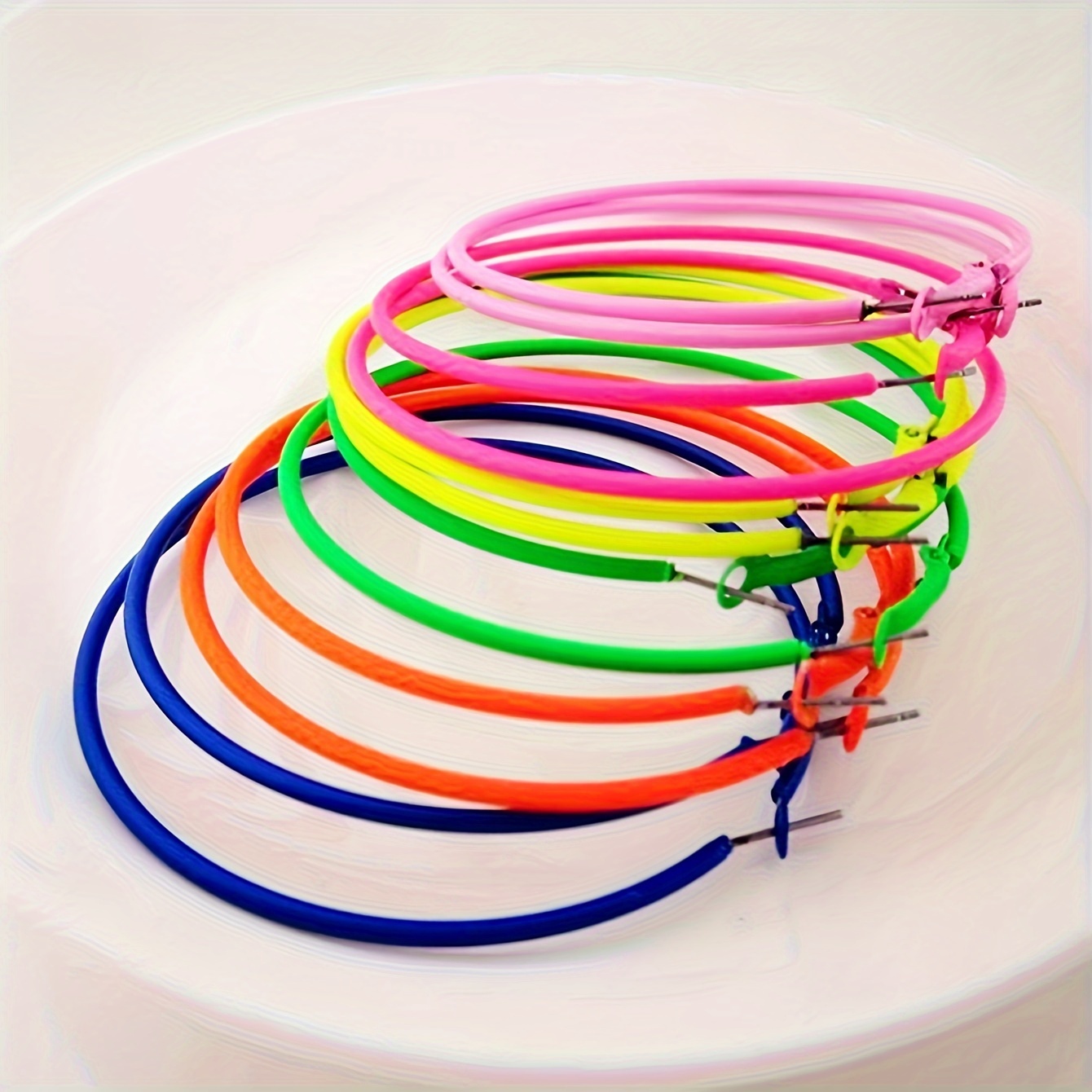 E-shop 6 Paar Mode Klassisch Bunte Bonbon-Hoop Ohrringe Frühling Sommer Stil Ohrschmuck