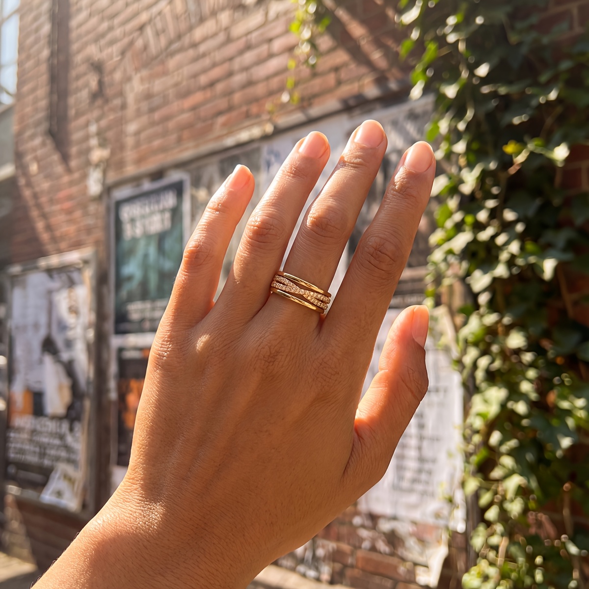 Women's Elegant Crossed Lines Ring, Versatile for Daily Use