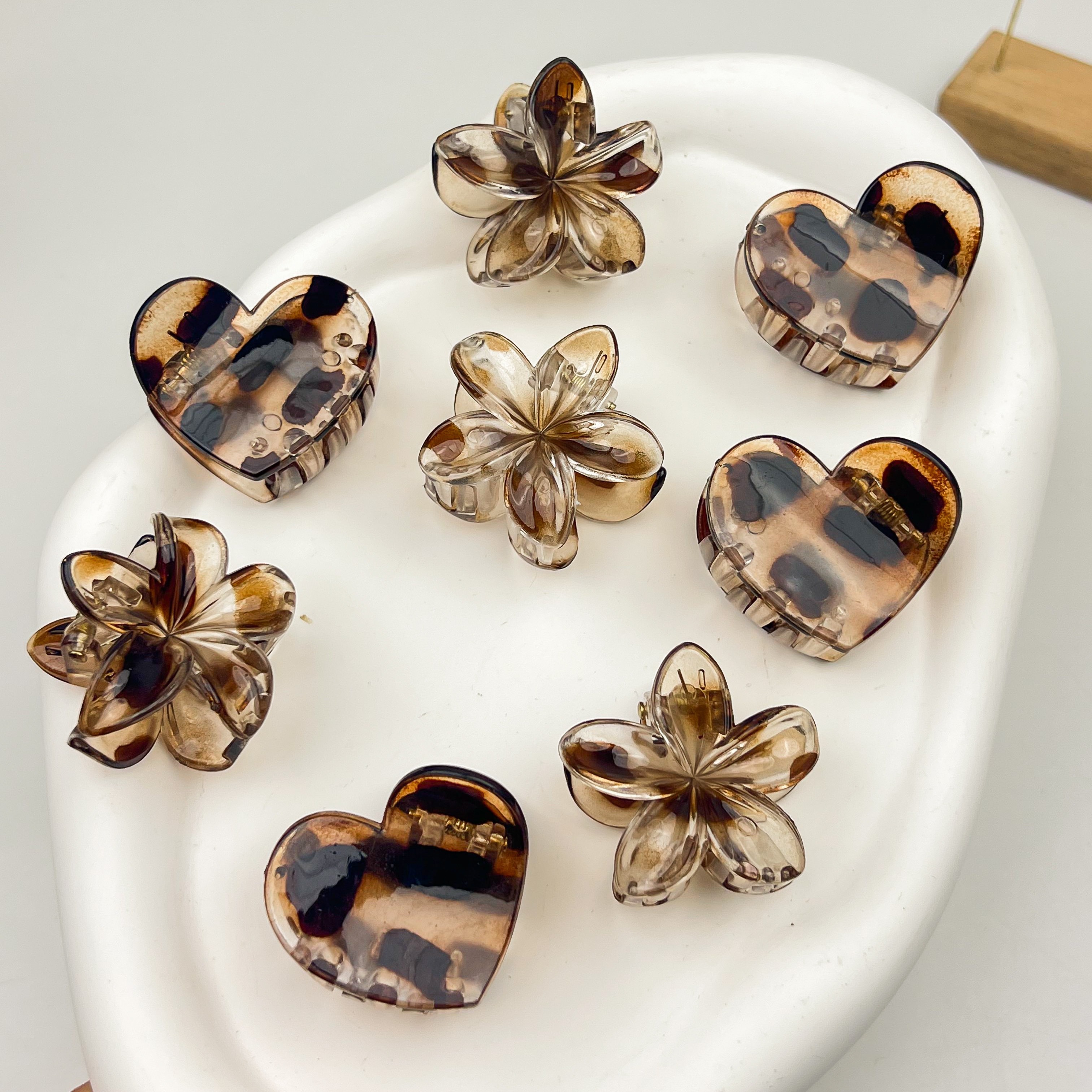 Image of 8pcs Leopard Print Color Small Hair Clip, Flower Shaped And Heart-shaped Mixed Design, Half Clip Hairstyle, Bangs Clip Without Damaging Hair, Sexy Party, Valentine's Day, Christmas Vacation Accessory