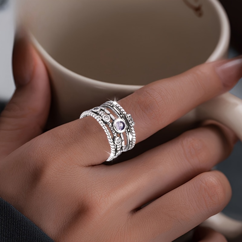 E-shop verarbeiteter Vintage mehrschichtiger lila synthetischer Zirkonia-Böser--Ring, ein modisches gedrehtes Seilzopf-Design mit einem niedlichen