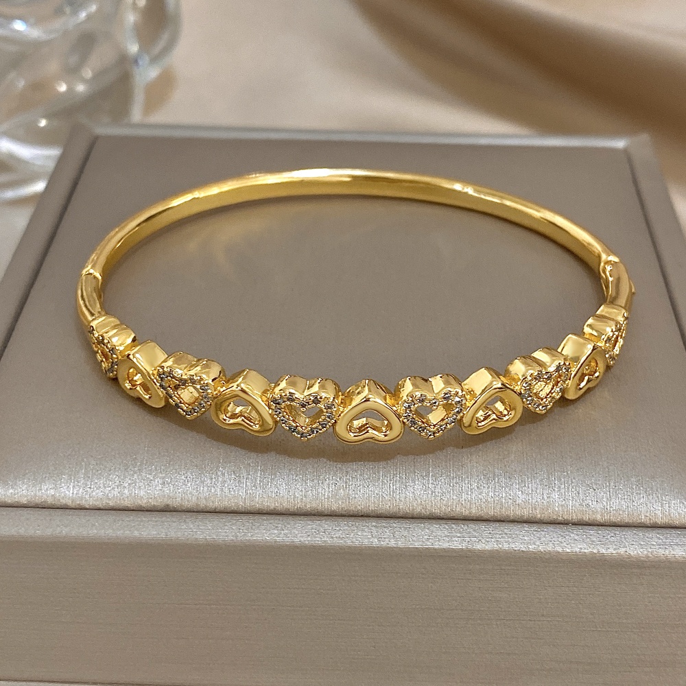 Elegant Thin Bangle Bracelet Featuring a Romantic Love Heart Design, Suitable for Both Men And Women. This Synthetic Synthetic Synthetic Zircon​​ Bracelet Is Perfect for Daily Wear, Parties, Christmas, And Birthday Gifts