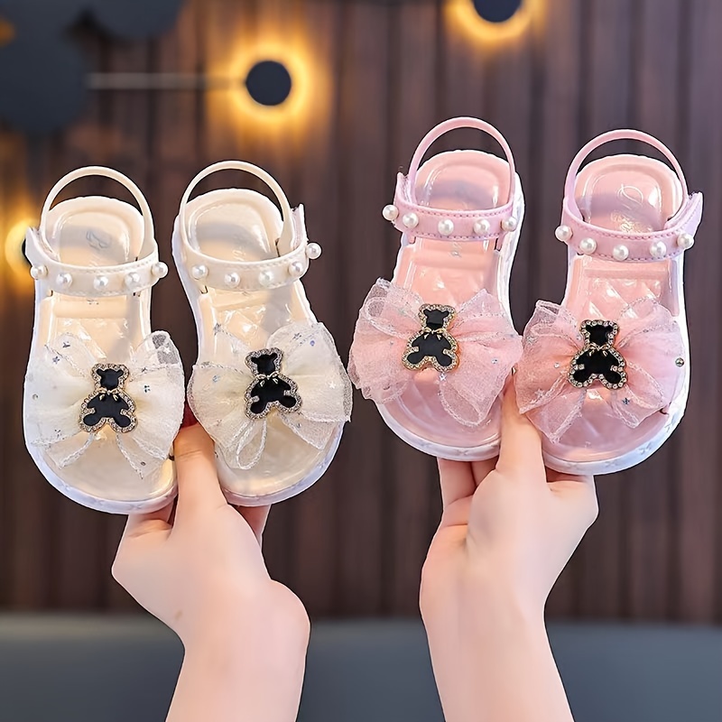 

Sandales tendance et mignonnes en forme d'ours en dessin animé avec nœud papillon et perles pour filles, sandales respirantes et légères pour le printemps et l'été.