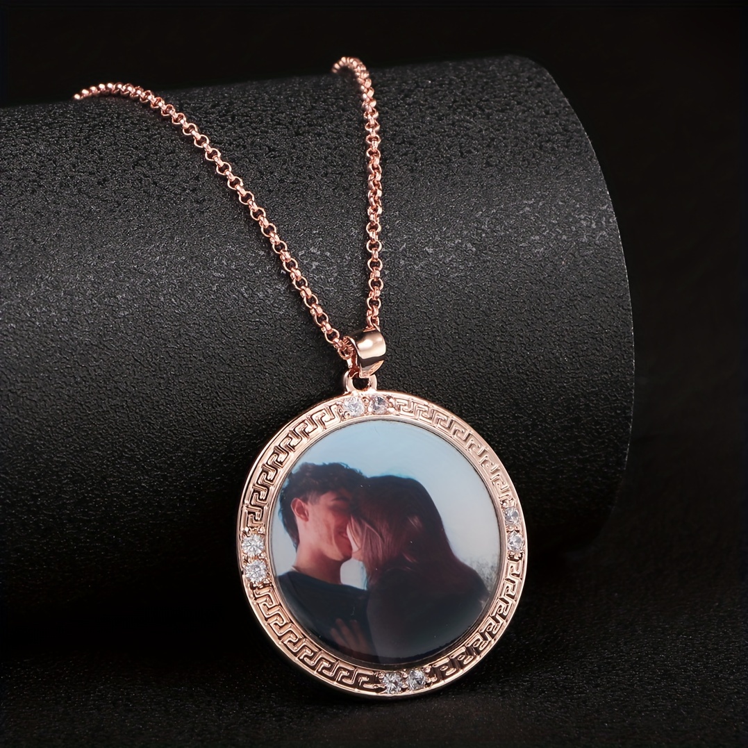 

1pc Customized Round Couple Photo & English Text Pendant Necklace Simple Style Neck Chain Jewelry Decoration ( Only English)