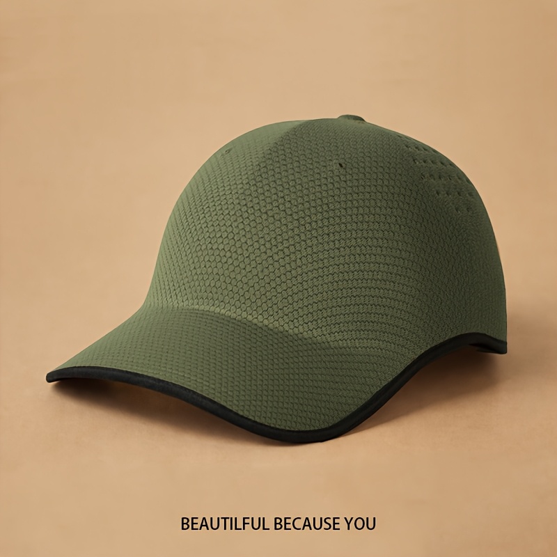 A Comfortable And Breathable Baseball Cap Designed for Sports, Featuring a Flexible Fit And a Soft Brim That Dries Quickly, Perfect for Everyday Use