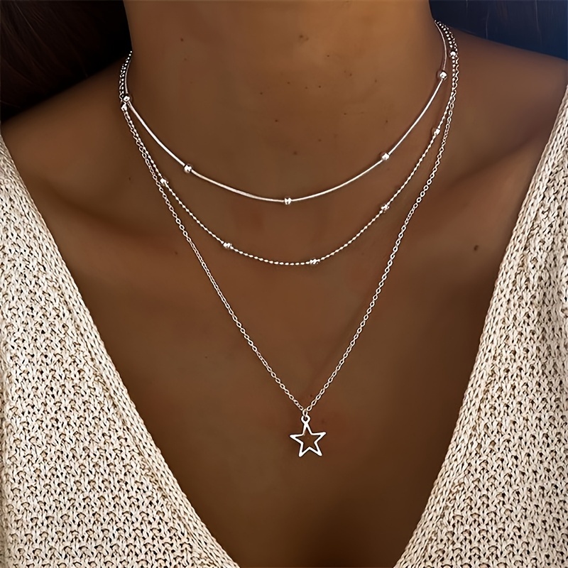 Image of A Stylish And Minimalist Three-layer Fine Chain Necklace Featuring A Geometric Hollow Five-pointed Star Pendant, Suitable For Women, Wear Or Parties