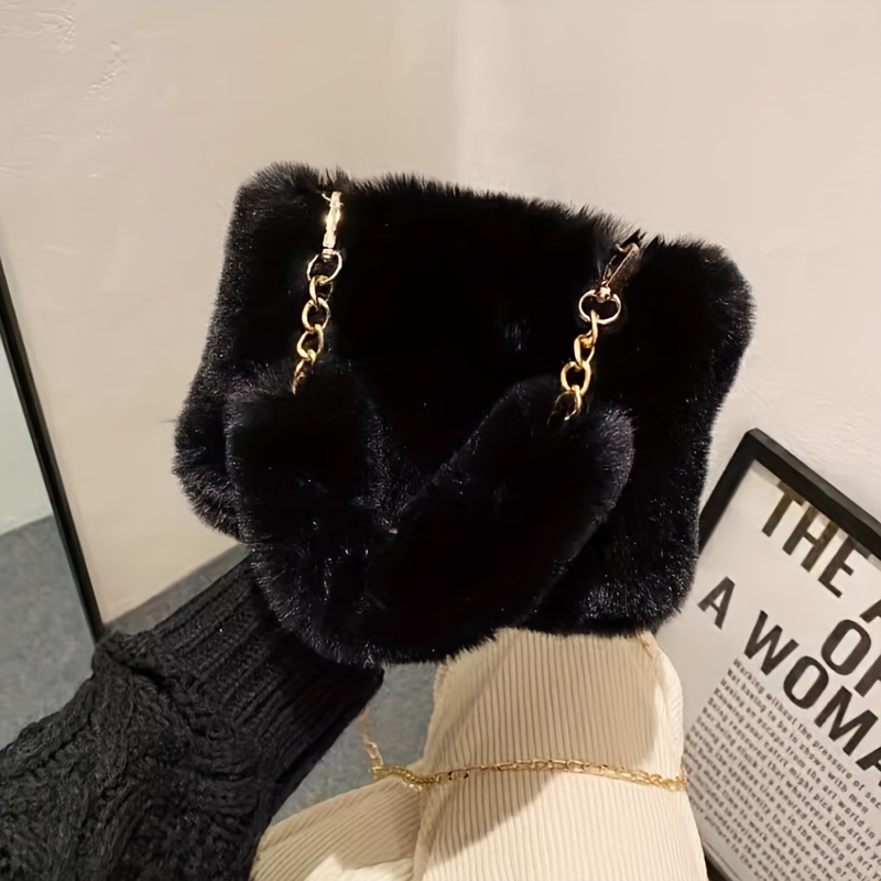 Image of Easy Faux Fur Tote Bucket Bag Metal Chain Crossbody Bag For Women' Casual Use Plush Bag Furry Purse
