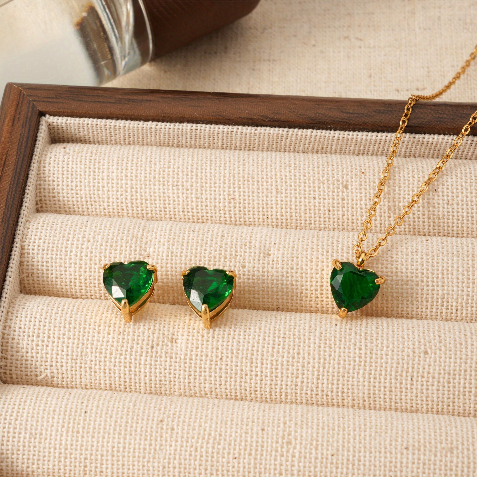 TEMU Set di gioielli da donna elegante in acciaio inossidabile con design a cuore, con zirconi cubici sintetici colorati. Ipoallergenico e resistente