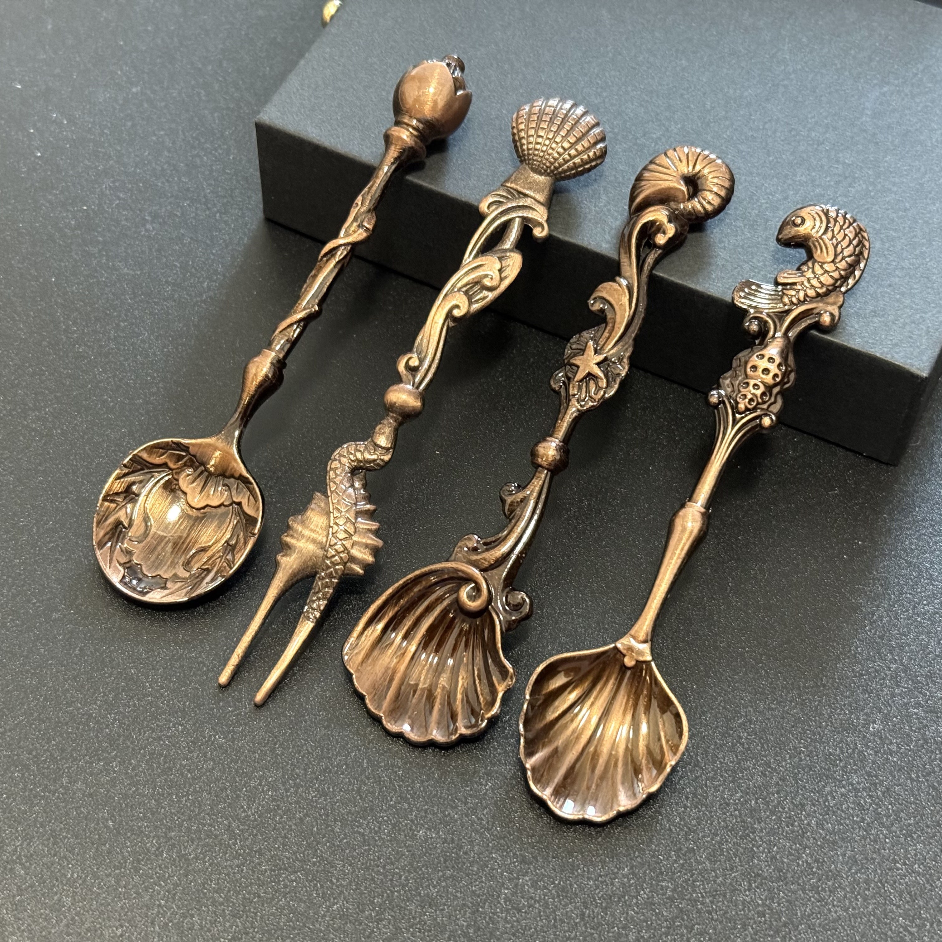 Image of "ocean Love" 4pcs/set Gorgeous Vintage-inspired Cake Ice Spoon And Food Pick Set - Perfect For Outdoor Dessert Bar And Party