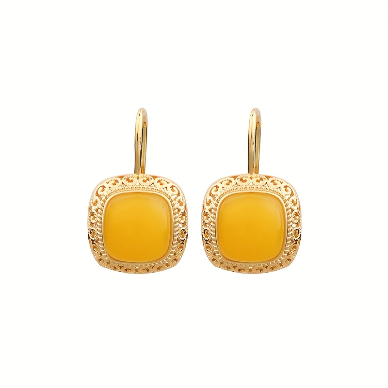 E-shop 1 Paar modische und edle Ohrringe, zarte hohle goldene geschnitzte -Form gelbe Imitations-Jade, geeignet für Frauen, , Dinner und andere Anlässe