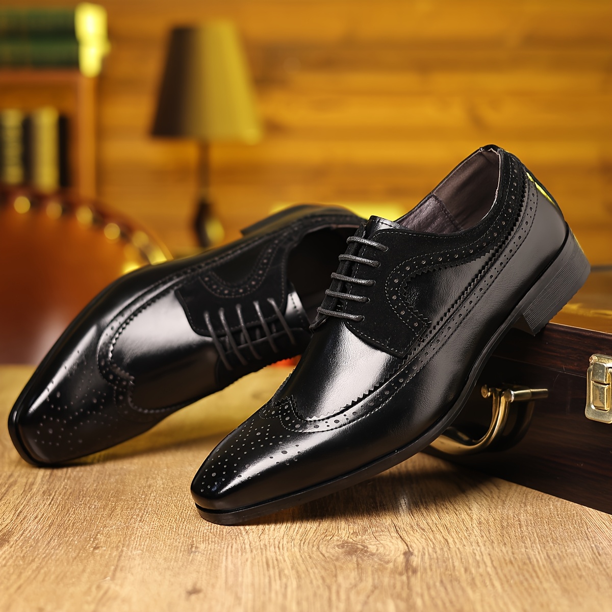 Chaussures d'affaires décontractées pour hommes avec un design décoratif, respirantes et confortables, un indispensable pour les élites du monde du travail
