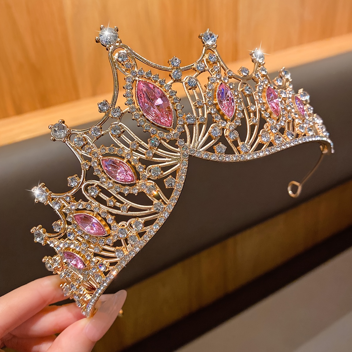 

Fashion Elegant Crown Headband, Alloy Construction, Non-textile Weaving, Solid Color, For Daily & Casual Wear, With For Teens, Suitable For Performances And Birthdays, Over 15 Years Old