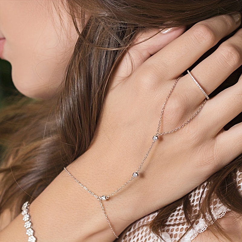 

Elegant Silvery Hand Chain With Rhinestone Detail, Fashionable Minimalist Full-finger Bracelet, Versatile Jewelry For Brides And Everyday Wear